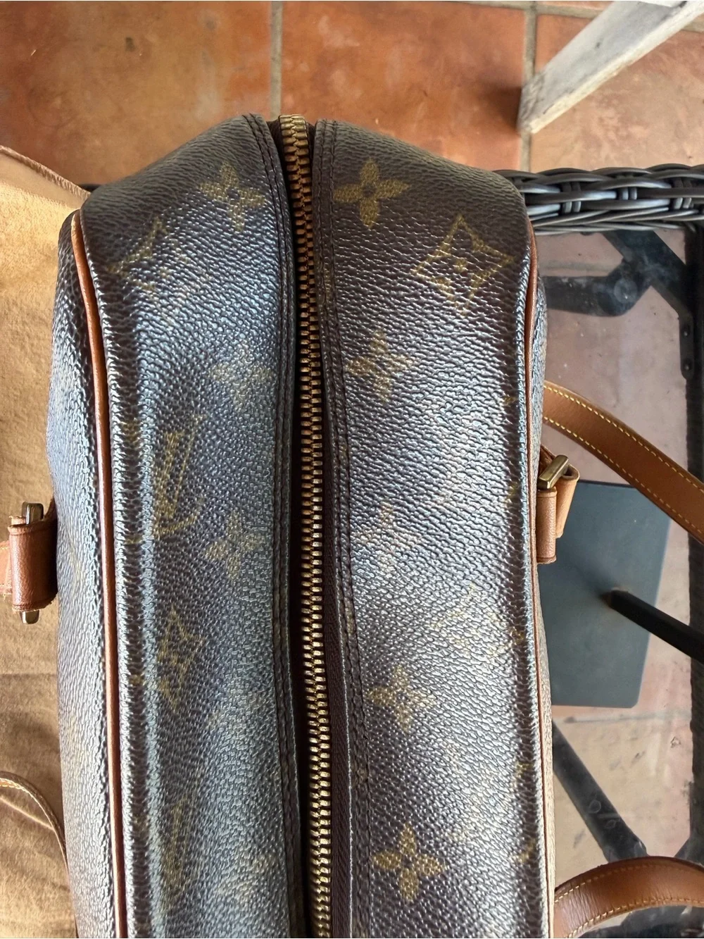 Louis Vuitton Monogram Canvas Brown & Tan Shoulder Bag - Picture 4 of 10